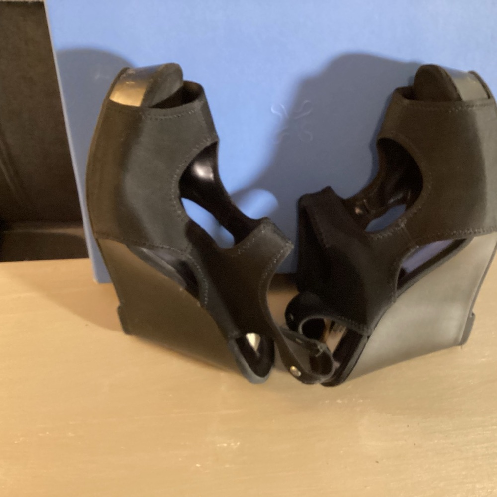 Vera Wang Shoes